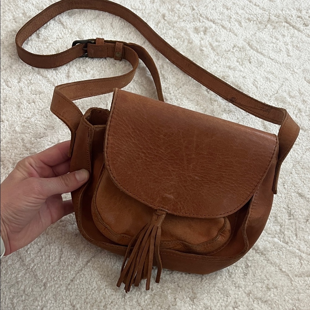 CUTE Brown Leather Crossbody Bag
